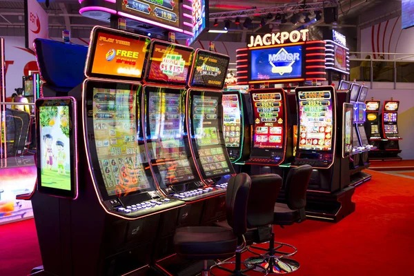 Live Gem Saviour dealer studio with HD camera setup